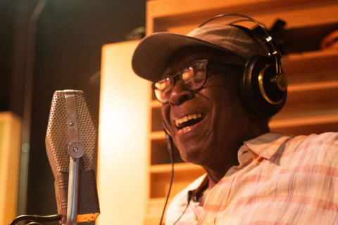 Dom Salvador compartilha o single "Música Faz Parte de Mim"