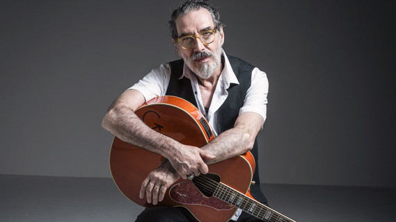 Lobão leva o espetáculo “Luau Indoor” ao Blue Note, em São Paulo