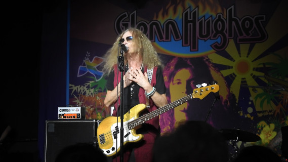 Glenn Hughes, que faz show de despedida em Porto Alegre em 11 de novembro, lança nova faixa