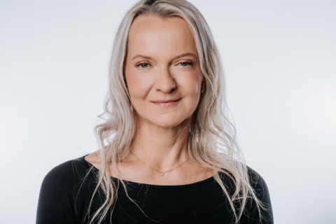 Miriam Stephan lança "Set Me Free" e reflete sobre a liberdade e o autoconhecimento