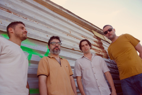 Quarteto cearense lança EP "Caramelo" que une rock e poesia para retratar dramas do cotidiano
