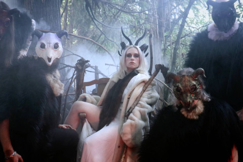 Novo videoclipe do THIRTEEN GOATS convida fãs para o "Animal Kingdom"