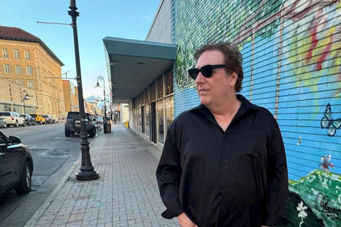 O artista eletrônico PARIS MUSIC CORP. do Texas compartilha 'No Soy AI' com  RayPerez