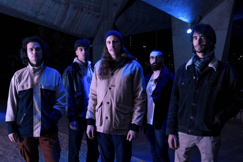 SVNTH libera gritos emocionais de shoegaze e hardcore black metal com o vídeo "Narrow, Narrow"