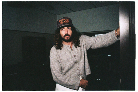 Hazlett consolida sua ascensão no folk independente com o novo álbum "Last Night You Said You Missed Me"