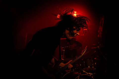 A banda croata de death metal IN DAKHMA lança vídeo ao vivo oficial de 'Lies Beneath the Golden Ruins'.