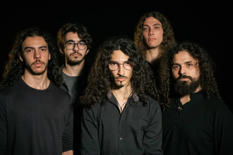 Peso, emoção e poesia: Pravus desafia convenções com novo single “When The Autumn Comes”