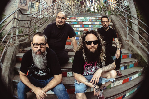 Jaydson compila vivências com punk rock e grunge em álbum de estreia "Live Fast, Die Old"