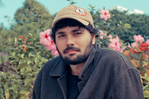 Pablo Vermell une nostalgia e Gen Z em álbum de estreia