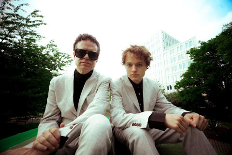 O artista nova-iorquino Laptop desvenda a fama e o fracasso dos anos 90 em "Indie Hero", com um videoclipe épico.