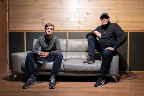 A banda THE WOOD de Liverpool se une à renomada vocalista Brooke Combe no single comovente 'Cold Fire'