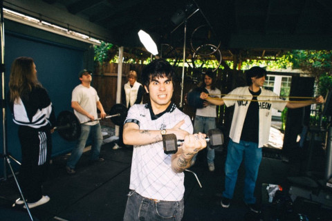 The Sophs revela o novo single e videoclipe "DEATH IN THE FAMILY"