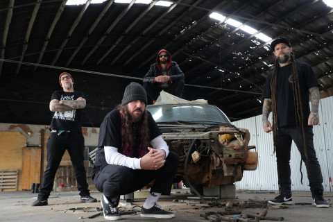 Banda Diokane aborda a maior tragédia climática do RS em single "Cheiro de Enchente"