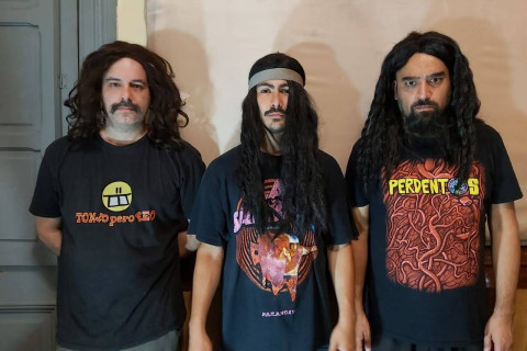 Tonto Pero Feo retorna com toda sua artilharia punk rock,