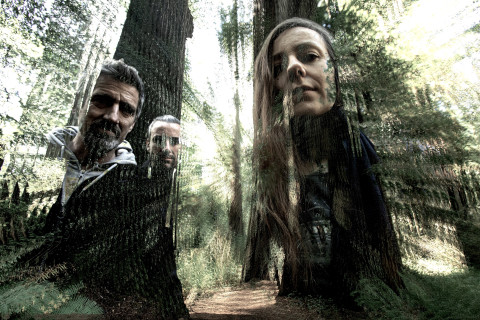 O trio suíço de noise-rock/indus/post-punk/psych torpedeou o novo álbum