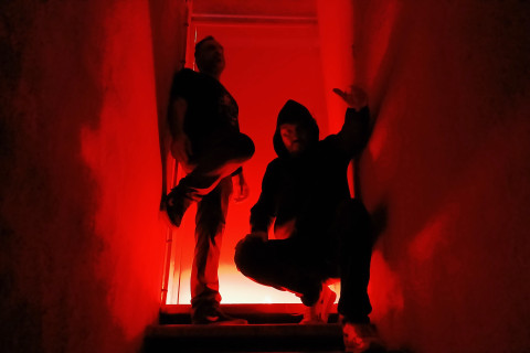 AZKEN AUZI retorna com o novo single “Deep Hell”, a primeira amostra de seu próximo álbum “Infernua”.