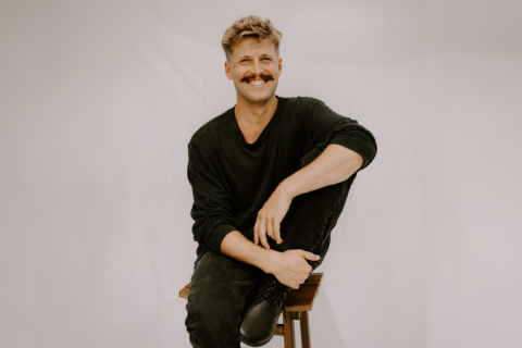 Ziggy Alberts compartilha o single “Feeling Blue”