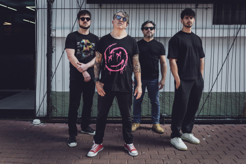 Vinte anos depois, Us.4 relança sua primeira música de trabalho, "Tô Indo"