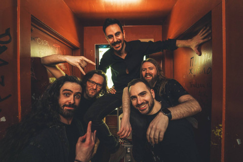 O Toronto Prog DEREV explora a fera com o novo vídeo com a letra "Darker Self" do álbum de estreia