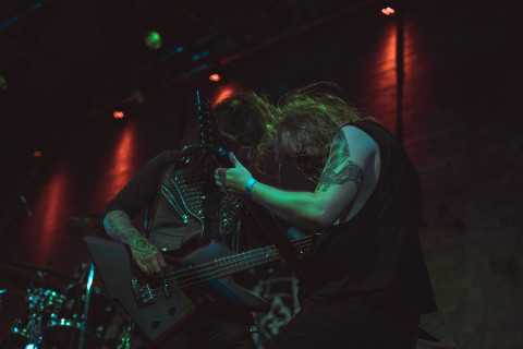 Sodomizer lança split com Sextrash e divulga vídeos de shows na Europa
