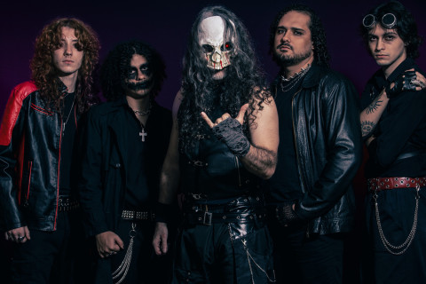 Cyberpunch lança single de estreia, 'Riding Worms'