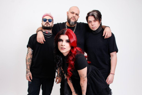Aléxia, em ascensão no rock nacional, mostra energia na nova música 'Monstro