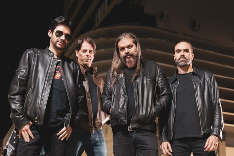 Insanidade transforma horror cult em rock explosivo no clipe de "Black Thunder"