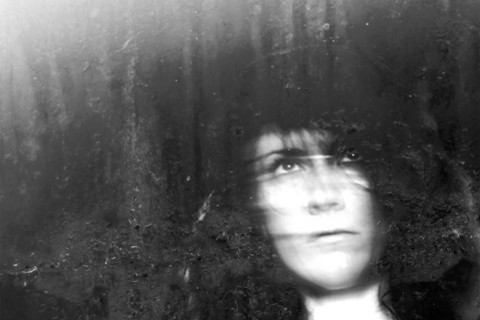 Artista suíço de rock alternativo Lynn Marring lança novo single e videoclipe para 'Shadow of a Wedding'