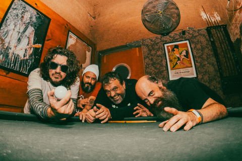 Crazyland Revisita Clássico “Salvem El Salvador” Em Tributo Aos Inocentes