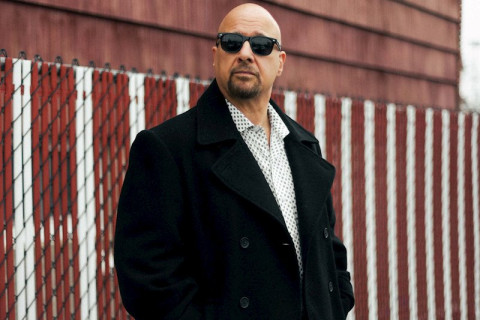 Greg Amici, de Nova Jersey, apresenta  o álbum 'Tragicomic', um rock poderoso e encorpado pela gravadora Magic Door Record