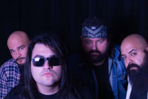 Glowing Tree e a jornada introspectiva de "Queen Of The Night"