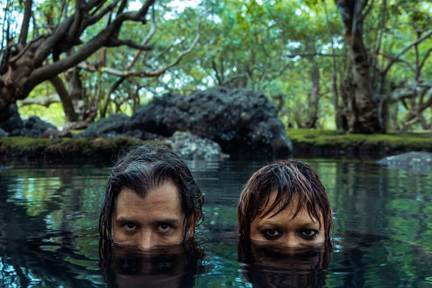 AlphaWhores lança vídeo/single de "Beautiful Music, Awful Person" e inicia pré-venda de novo álbum