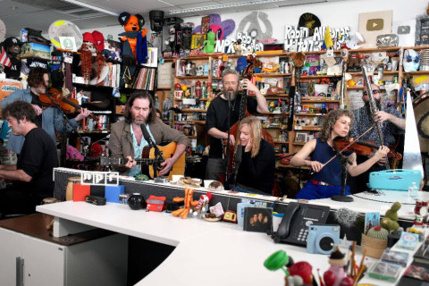 Beth Gibbons performa pela primeira vez no NPR Tiny Desk