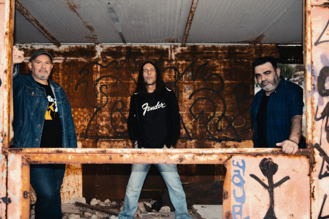 Os roqueiros pesados ​​e stoner gregos do FUZZING NATION anunciam sua assinatura com a Octopus Rising/Argonauta Records.