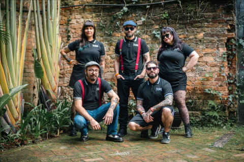 Assista ao novo videoclipe da Poplars, "Is Real"