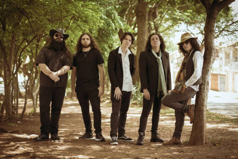 Rock pesado e crítica social: Fabiano Negri apresenta o single “Dust And Sorrow”