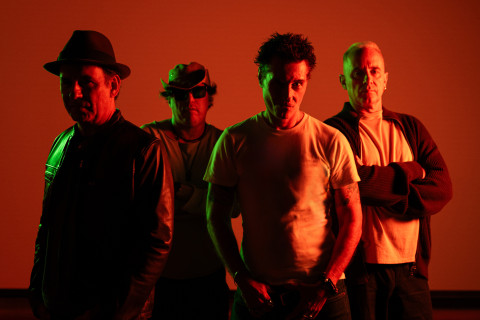 Para celebrar os 25 anos de seu lançamento, Capital Inicial lança "Capital Inicial Acústico Deluxe" nas plataformas digitais com lost tapes