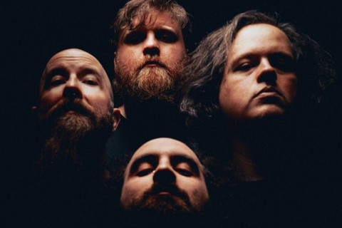 A banda canadense de death metal progressivo com influências de black metal, ANCIENT THRONES, apresenta uma aula de extrema-uniforme com performance de bateria de "A Moon Fused Key".