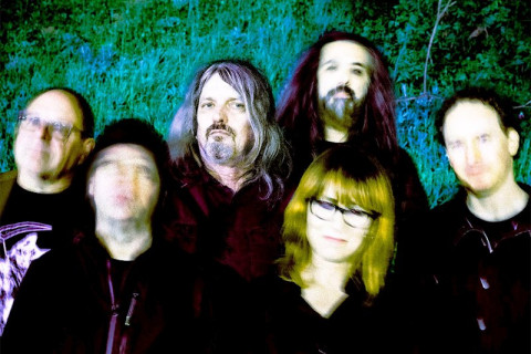 Tombstones In Their Eyes revela toda a sua majestade psicodélica no  álbum 'Under Dark Skies'
