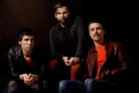 The Cribs anuncia o primeiro novo álbum em cinco anos - "Selling A Vibe" será lançado em 9 de janeiro