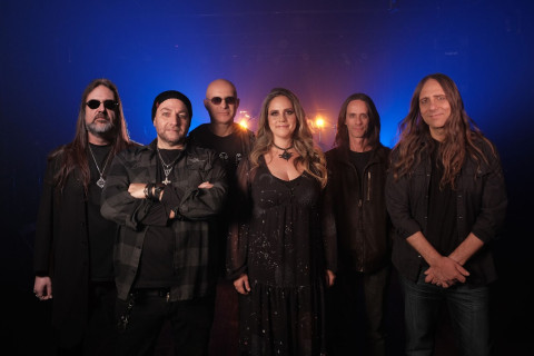 Twilight Aura divulga single com participação do saudoso Andre Matos