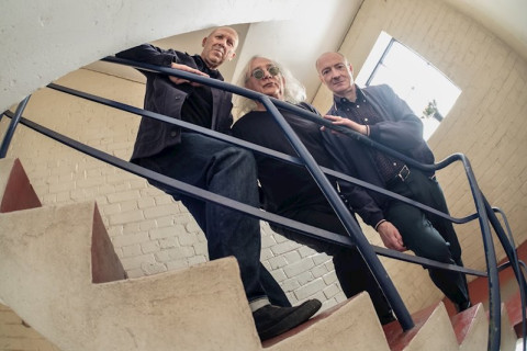 Artistas tradicionais do Reino Unido se unem como THE NEAR JAZZ EXPERIENCE, lançando o novo álbum 'Tritone' (via Dimple Discs)