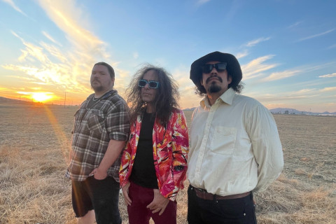 Vasoline Tuner lança jornada psicodélica no tempo com novo single “Chilling with My Zombie”