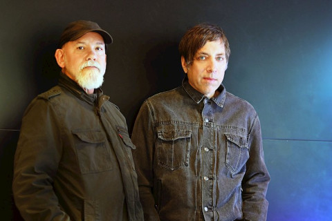 Lowsunday comemora 30 anos de carreira com  o álbum 'Low Sunday Ghost Machine' e  o novo vídeo de 'Innocence'.