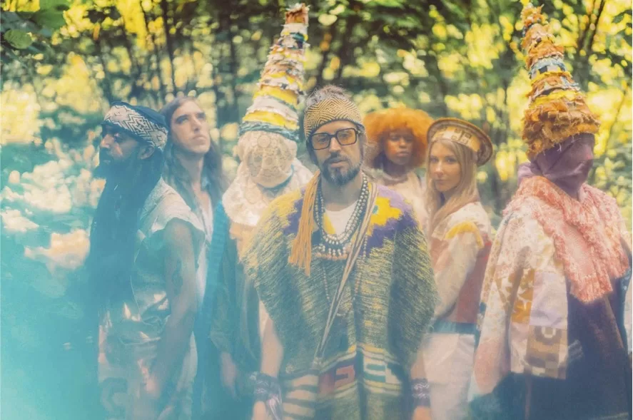 CRYSTAL FIGHTERS compartilham seu novo single, “Carolina”