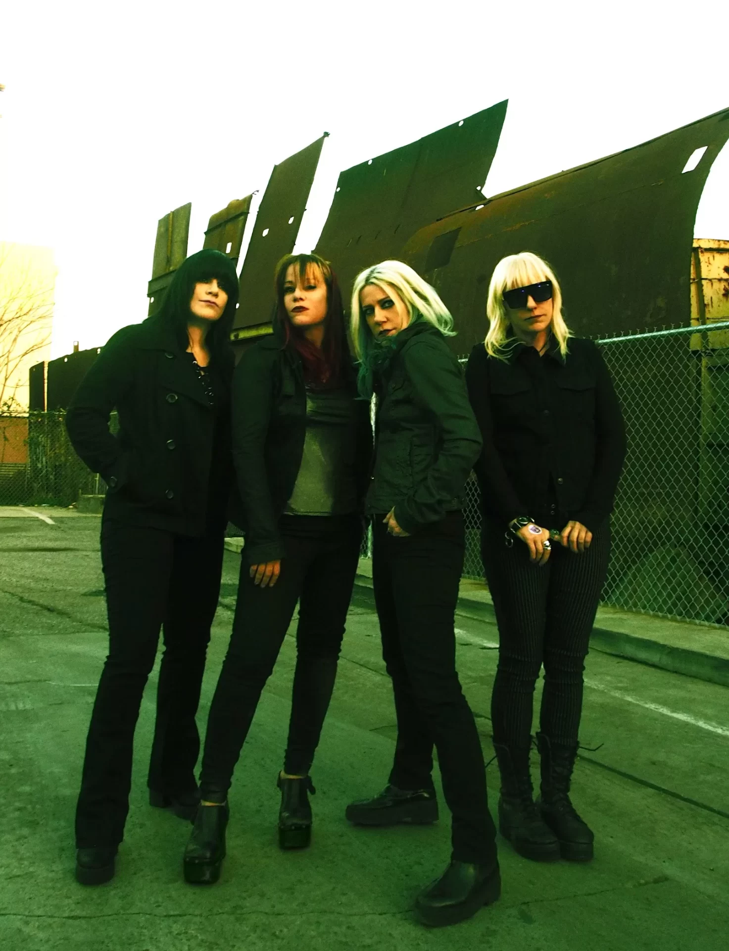 L7, que faz show em Porto Alegre com Black Flag dia 25 de outubro, lança nova música