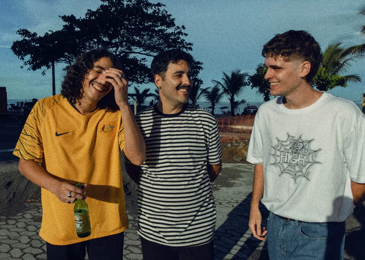 Maré Tardia lança o surf punk As Ondas e prepara o EP Jovens Estúpidos 