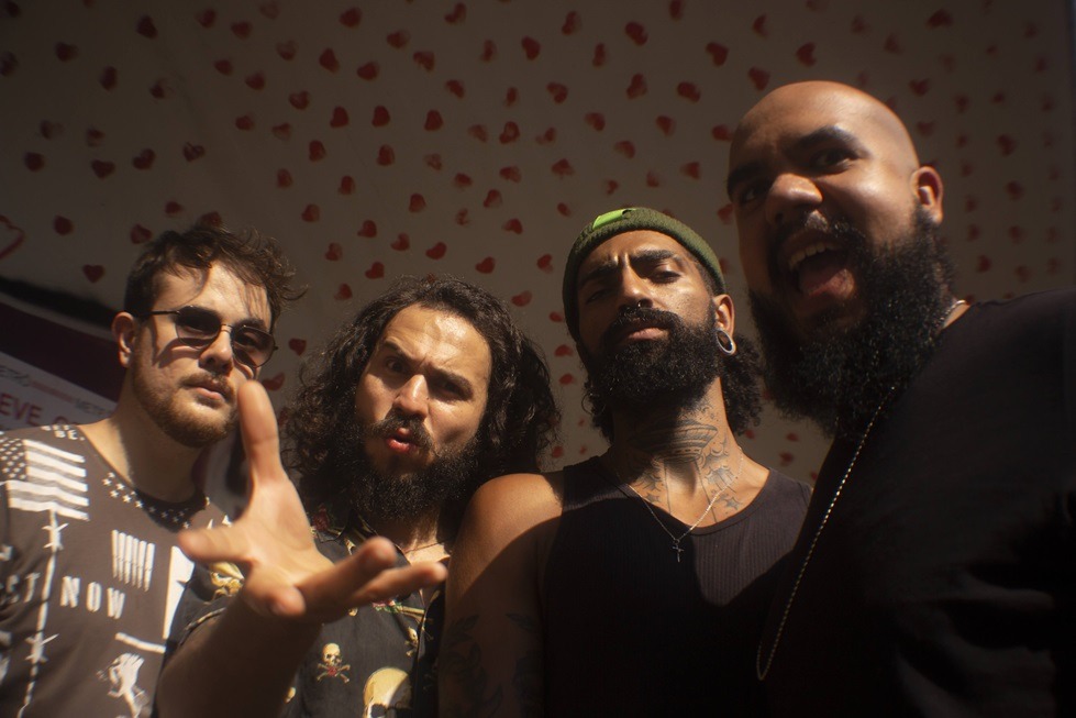 Coiotes S.A.: Banda lança videoclipe de “Cola Com Nois” com show gratuito no feriado