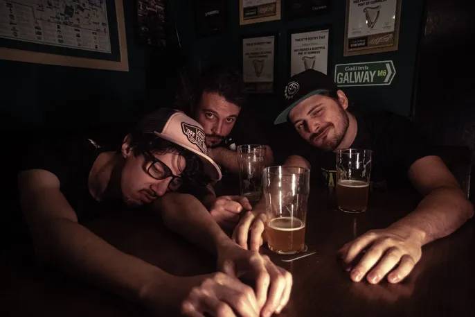 Catarinenses do Scumbags lançam novo single “Through this Sidewalk”