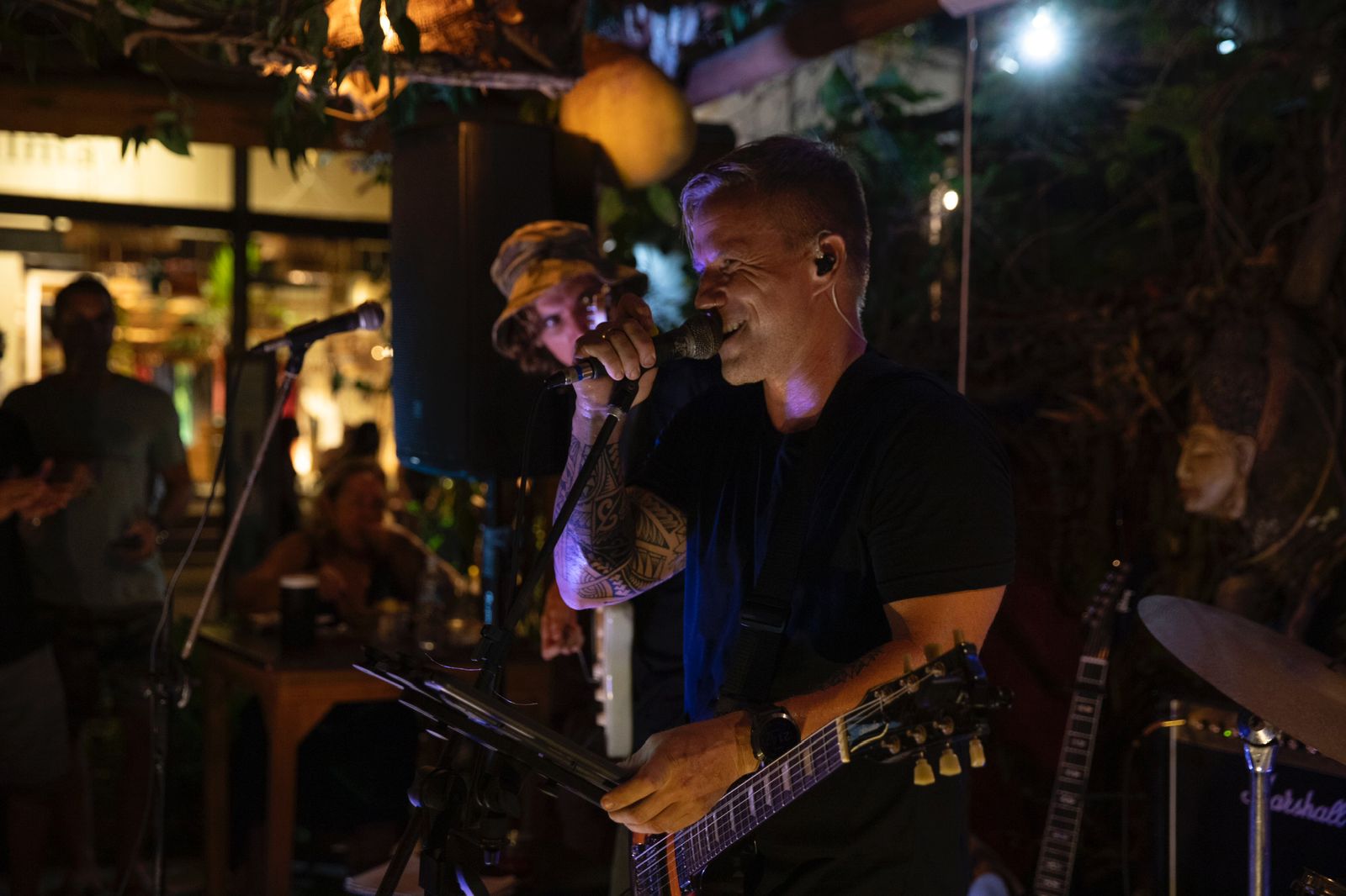 Sentimento de luto e saudade preenchem a nova canção de Jan Thomassen